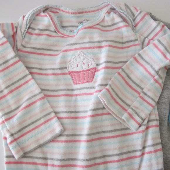 Bundle of 4 Baby Infant Carter's Onesie's Size 9 months GUC - Picture 2 of 6